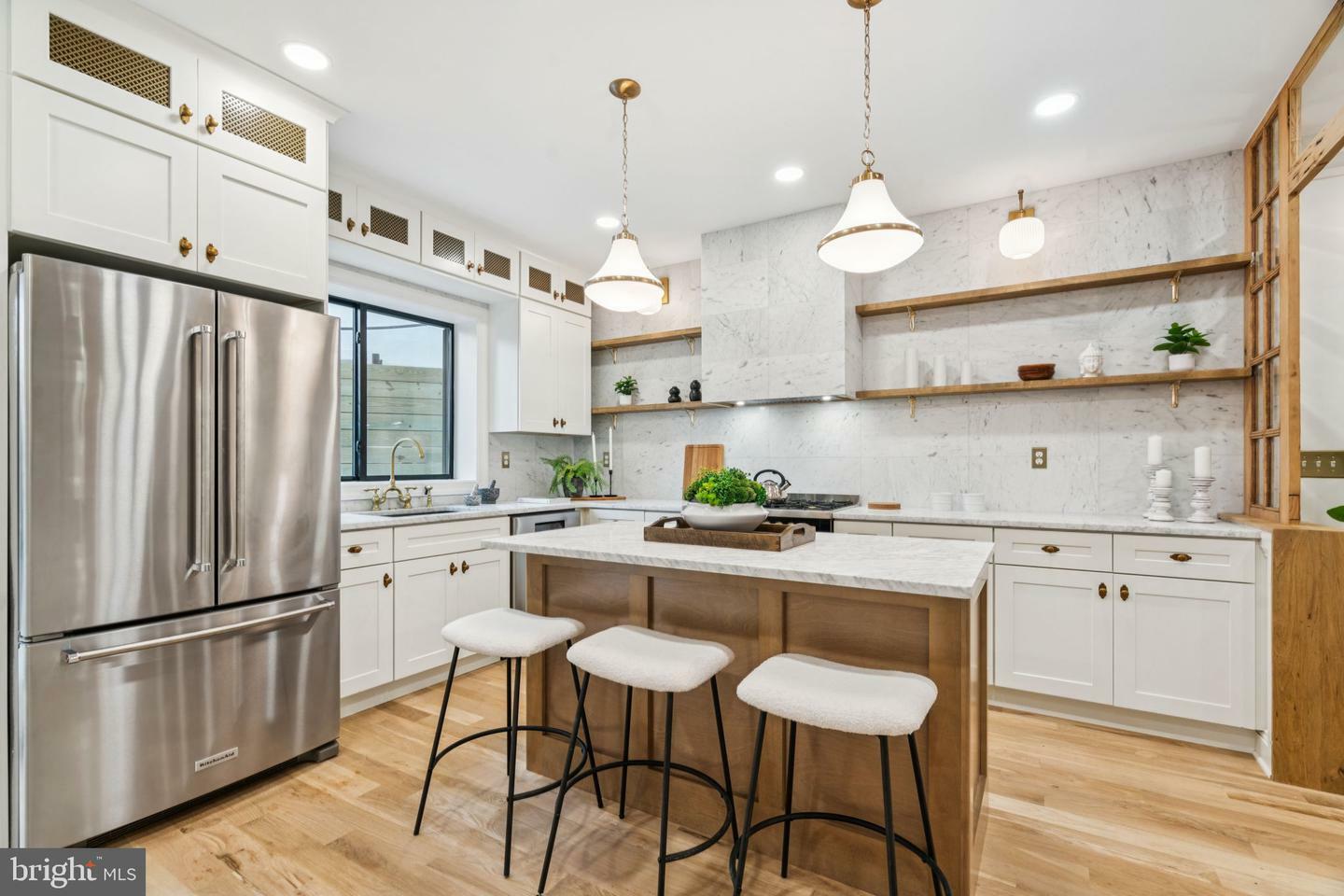 Property Photo: 1310 E Passyunk Avenue PA 19147