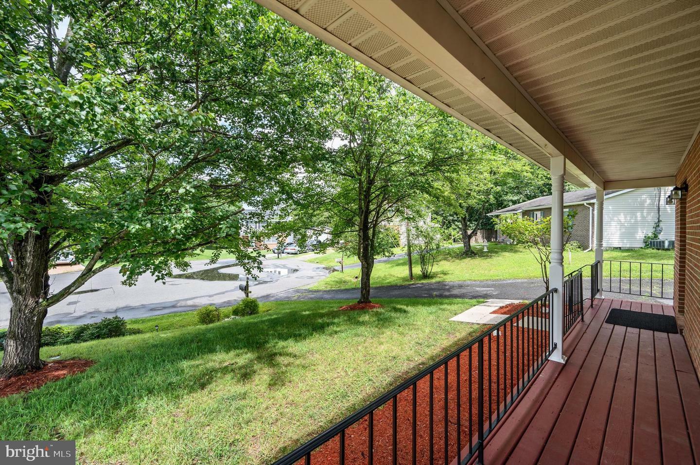 Property Photo: 108 Oakmont Circle VA 22602