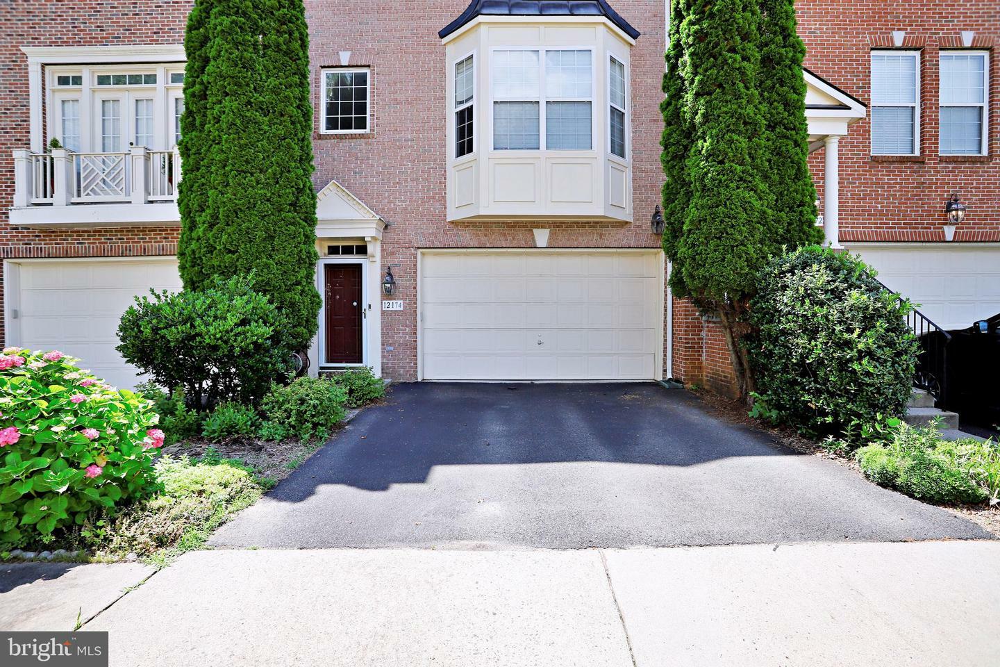 Property Photo: 12174 Bridgend Run VA 22030