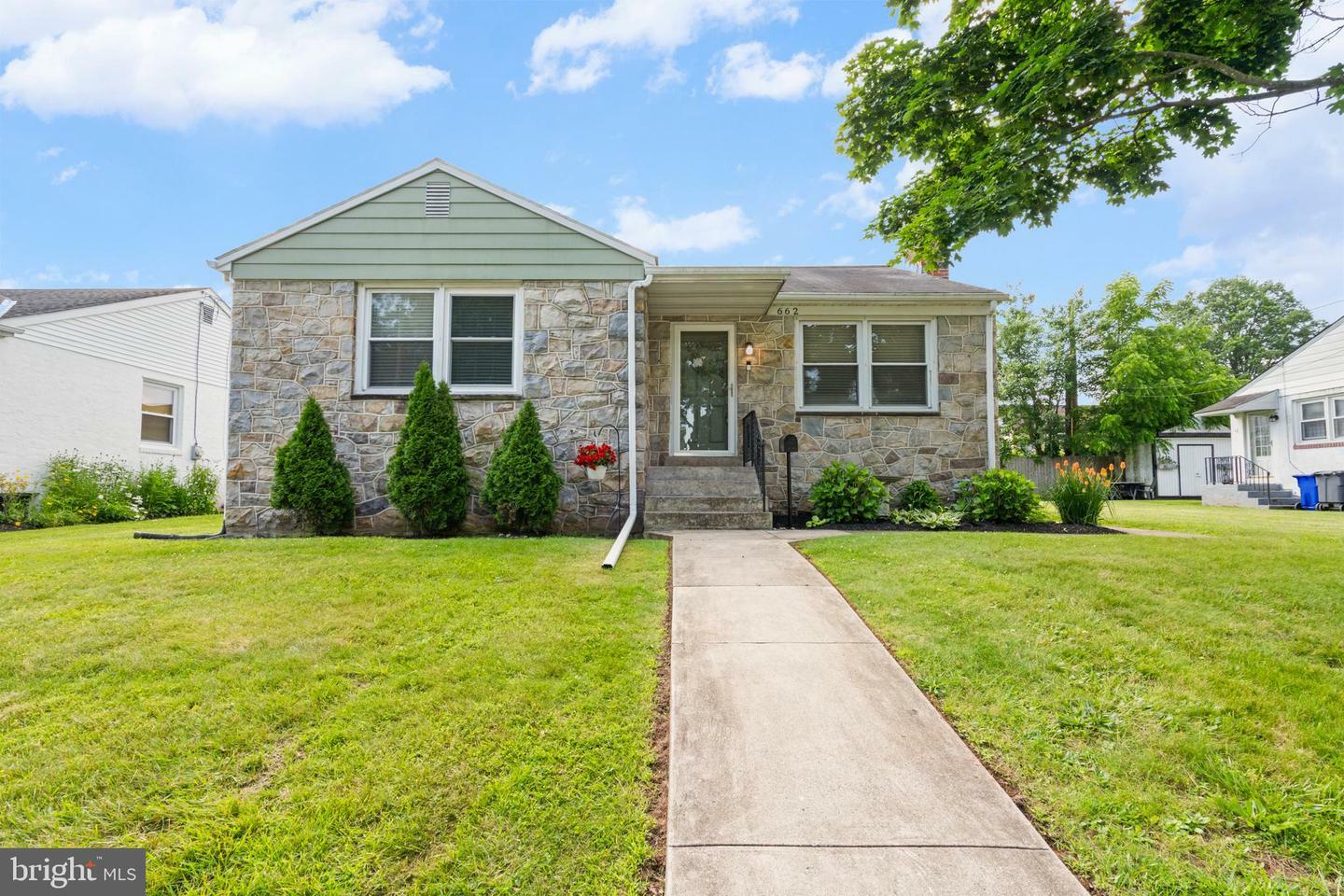 Property Photo: 662 Woodland Avenue PA 19464