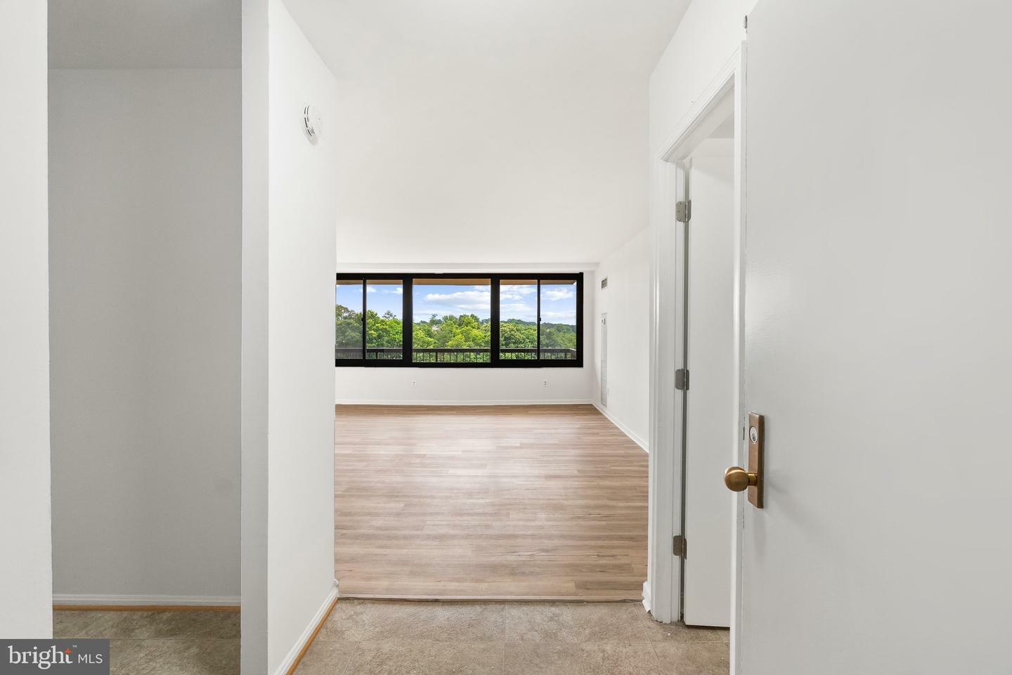 Property Photo: 5500 Holmes Run Parkway 1119 VA 22304