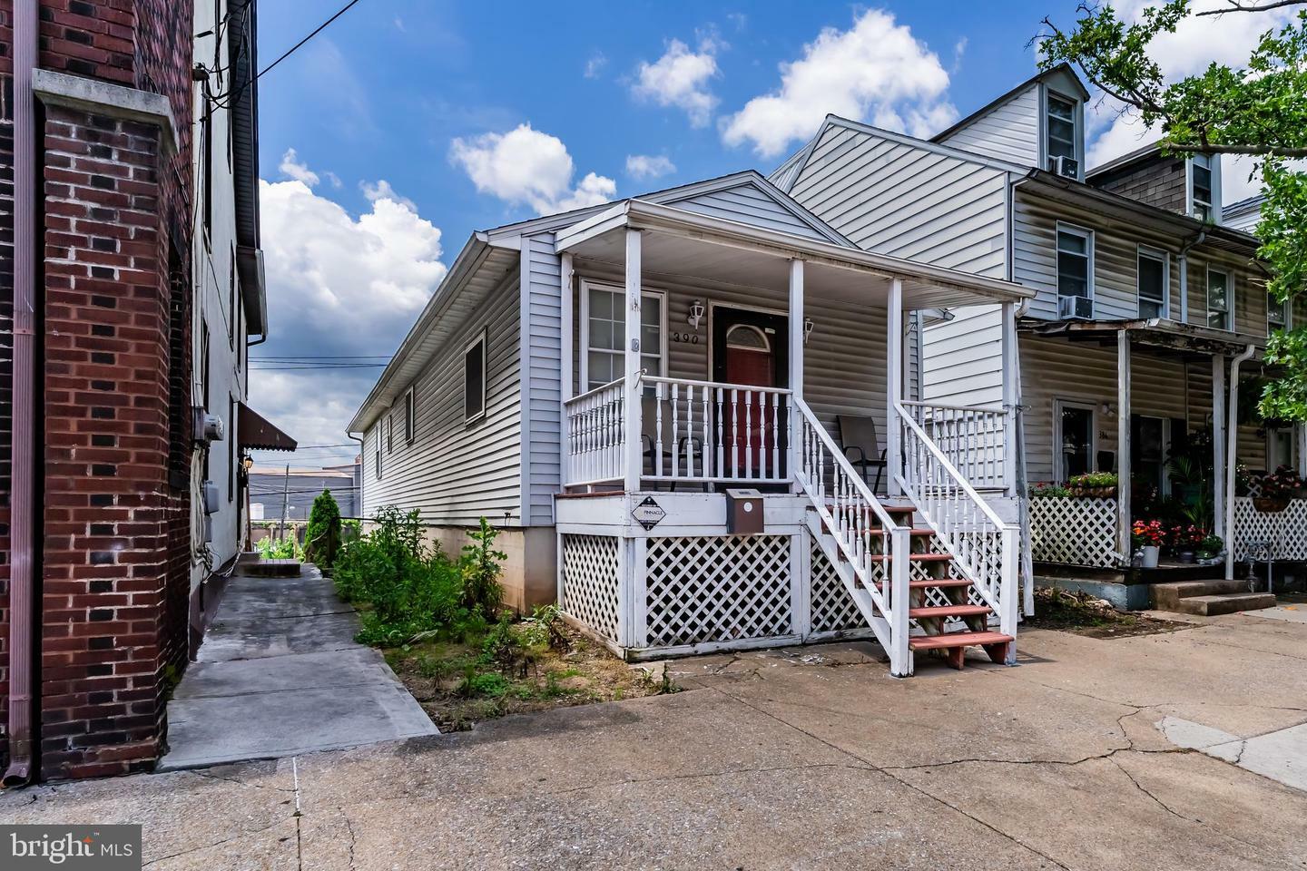 Property Photo: 390 S 2nd Street PA 17113