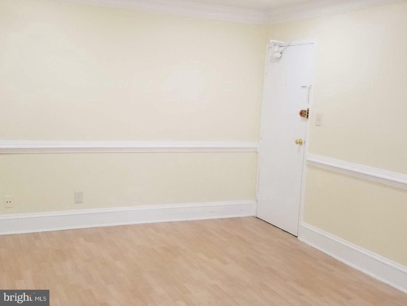 Property Photo: 7759 Donnybrook Court 105 VA 22003