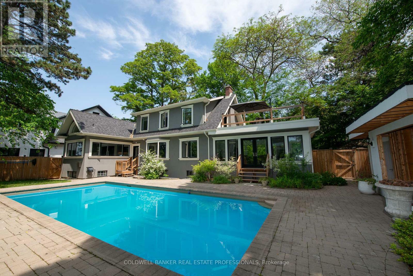 Photo de la propriété: 416 Trafalgar Road ON L6J 3H7