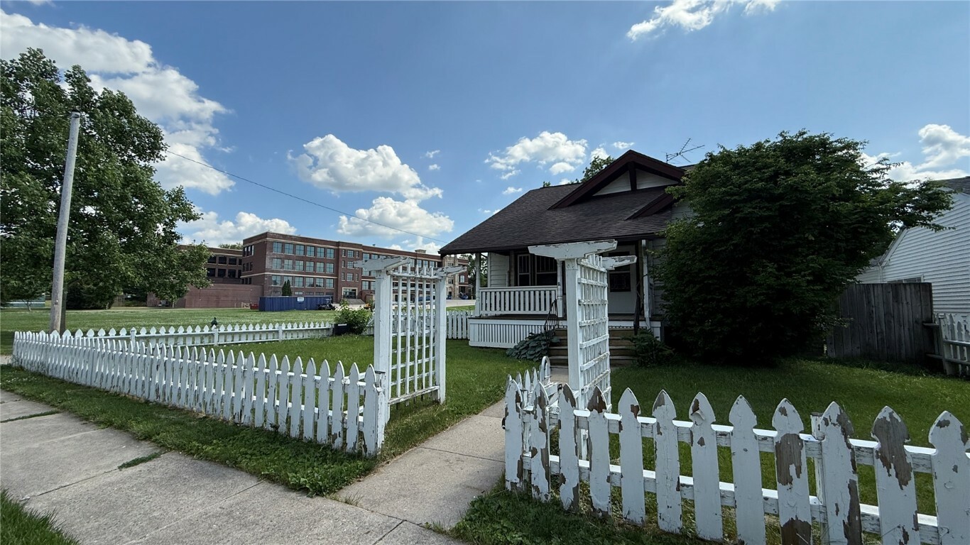 419 21st Street NE  Cedar Rapids IA 52402 photo