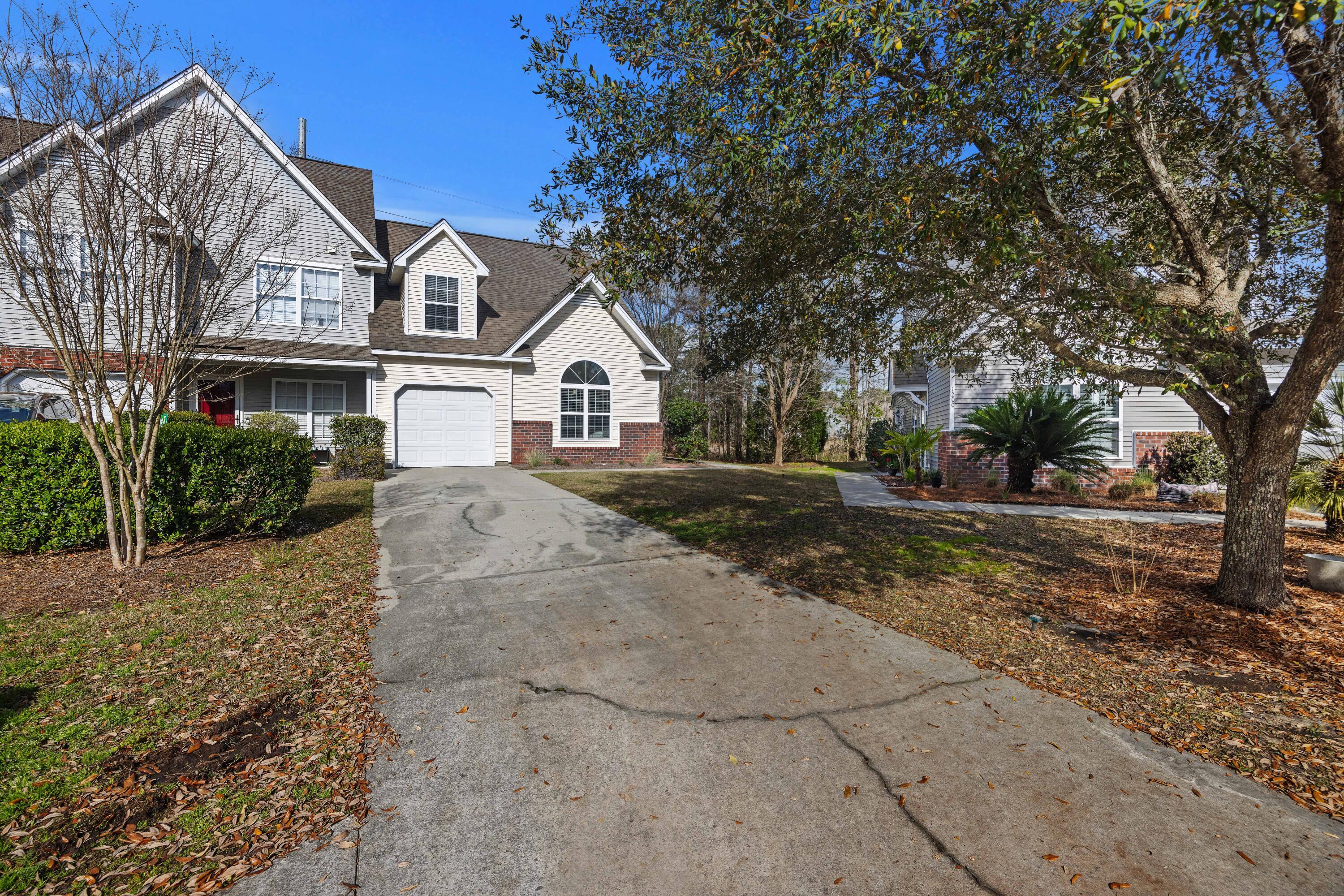 Property Photo: 1005 Yellow Hawthorn Circle SC 29483