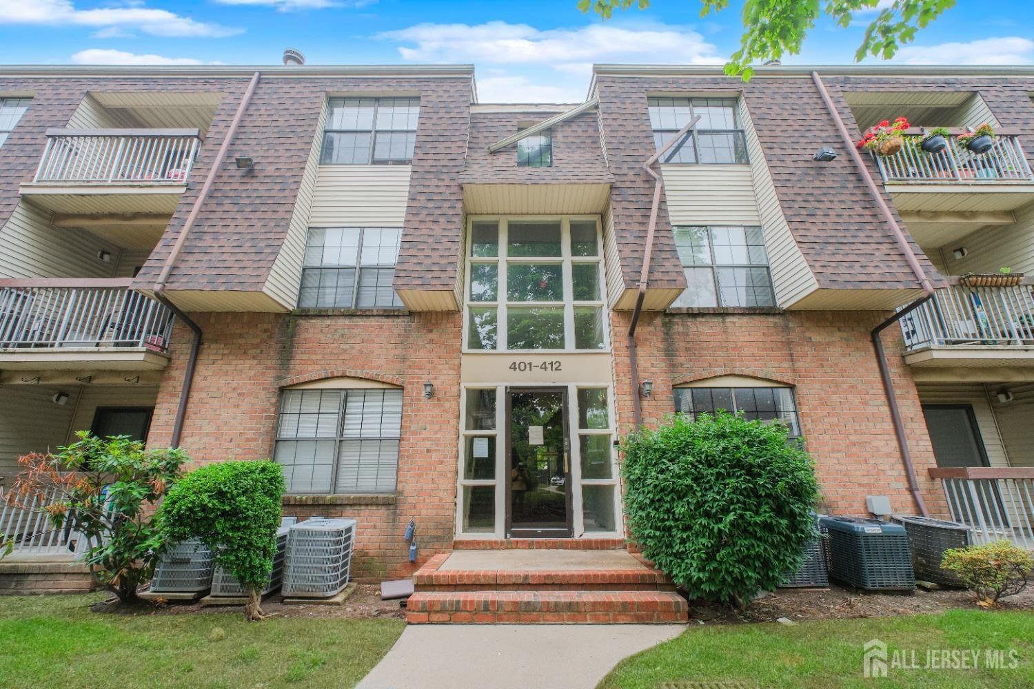 Property Photo:  402 Hidden Village Drive  NJ 08862 