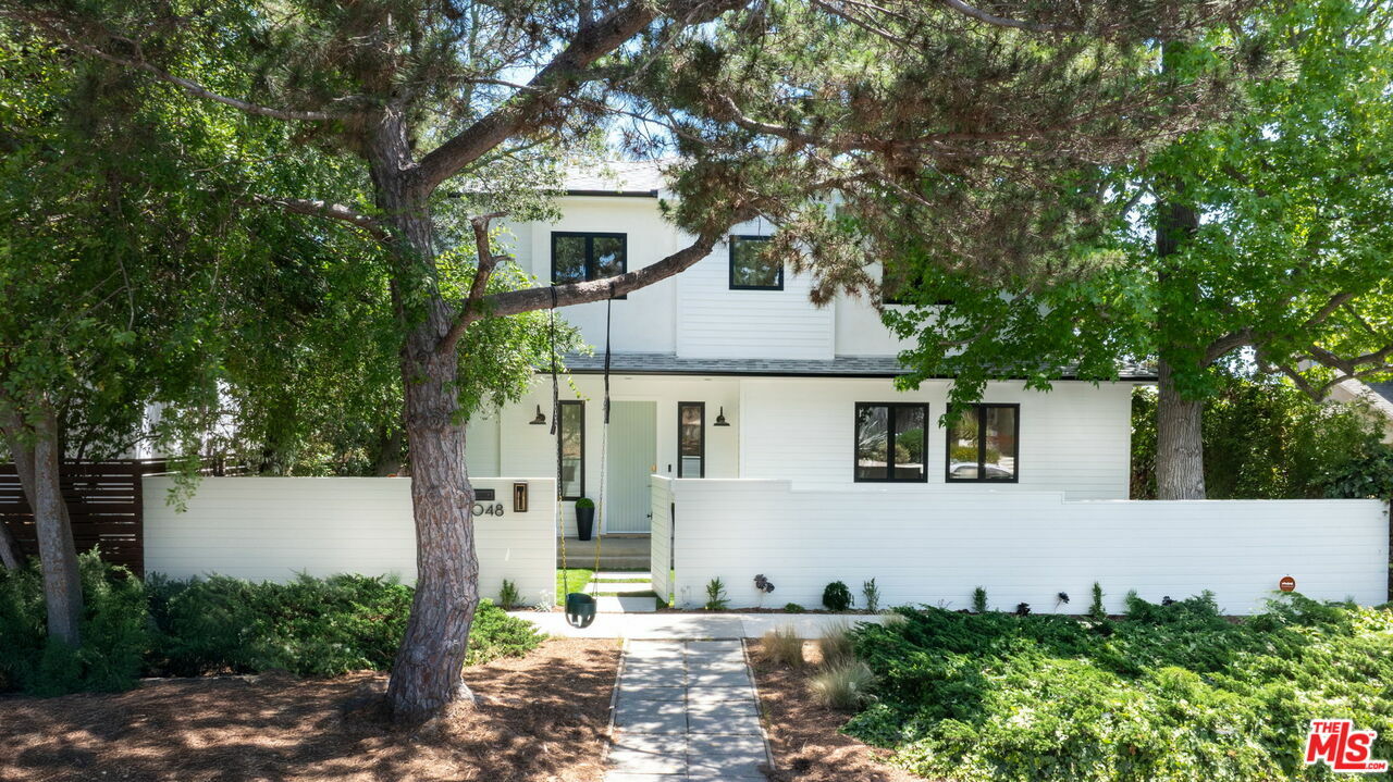 Property Photo:  13048 Rose Ave  CA 90066 