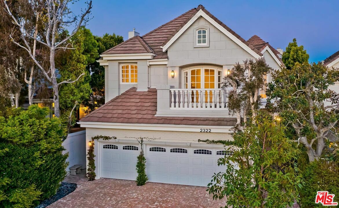 Property Photo: 2322 Canyonback Rd CA 90049