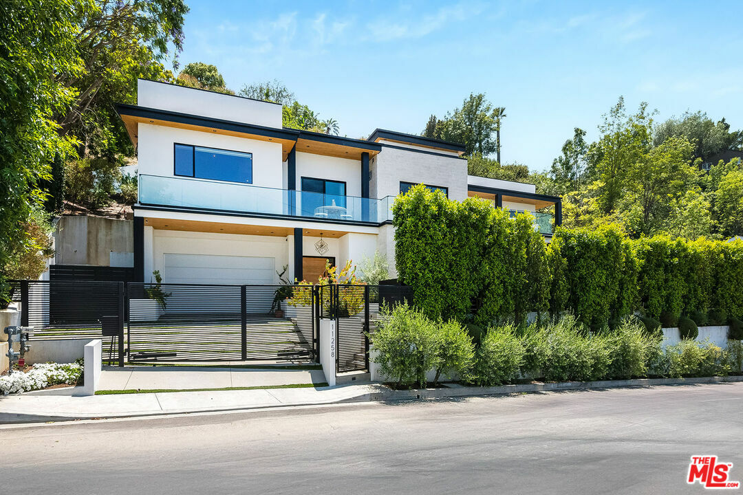 Property Photo: 11258 Laurie Dr CA 91604