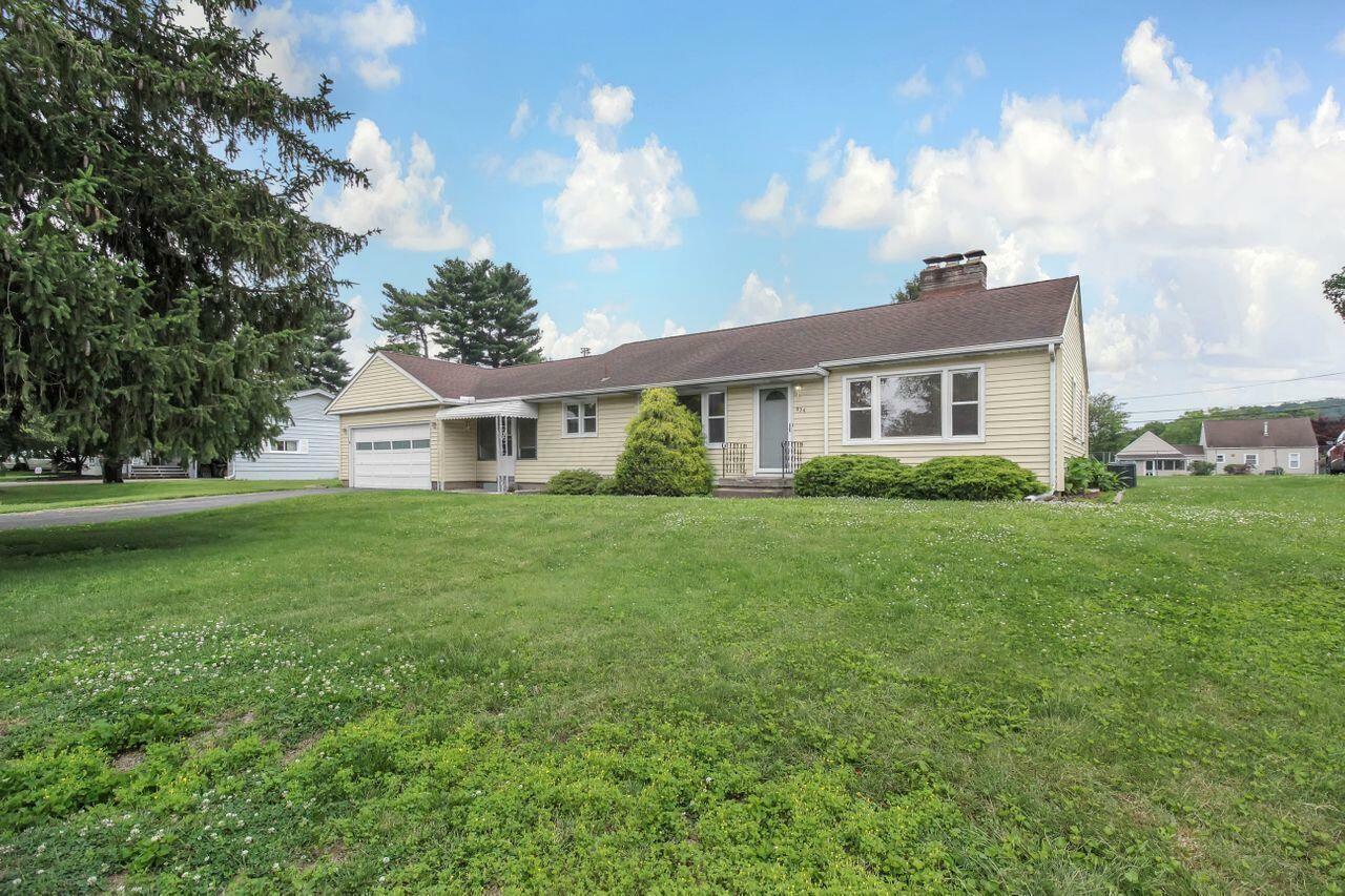Property Photo: 824 Colonial Drive OH 43056
