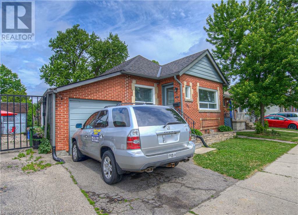 Property Photo:  153 Fairfield Avenue  ON L8H 5H3 