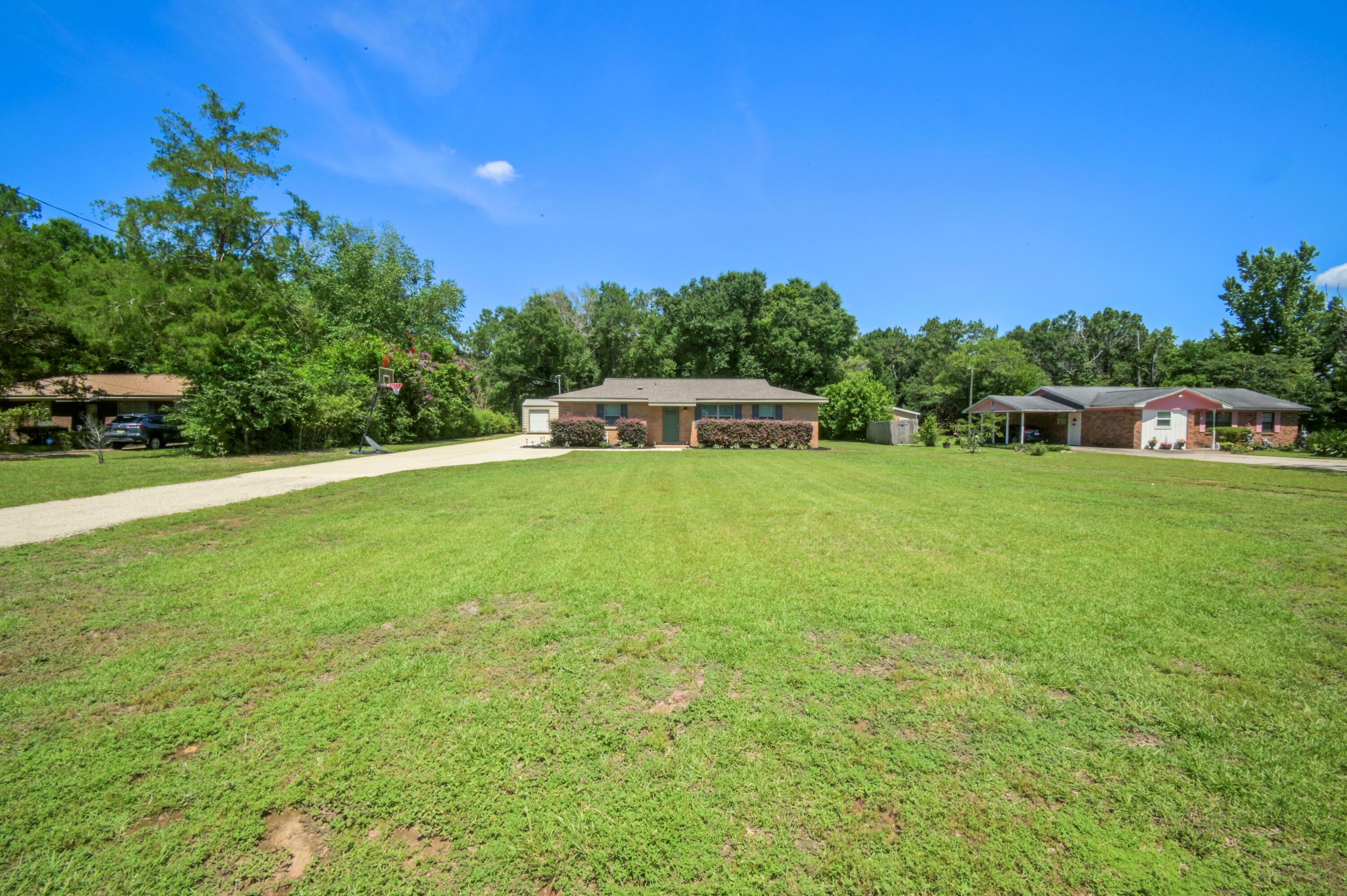 Property Photo:  5519 Royal Street  FL 32539 