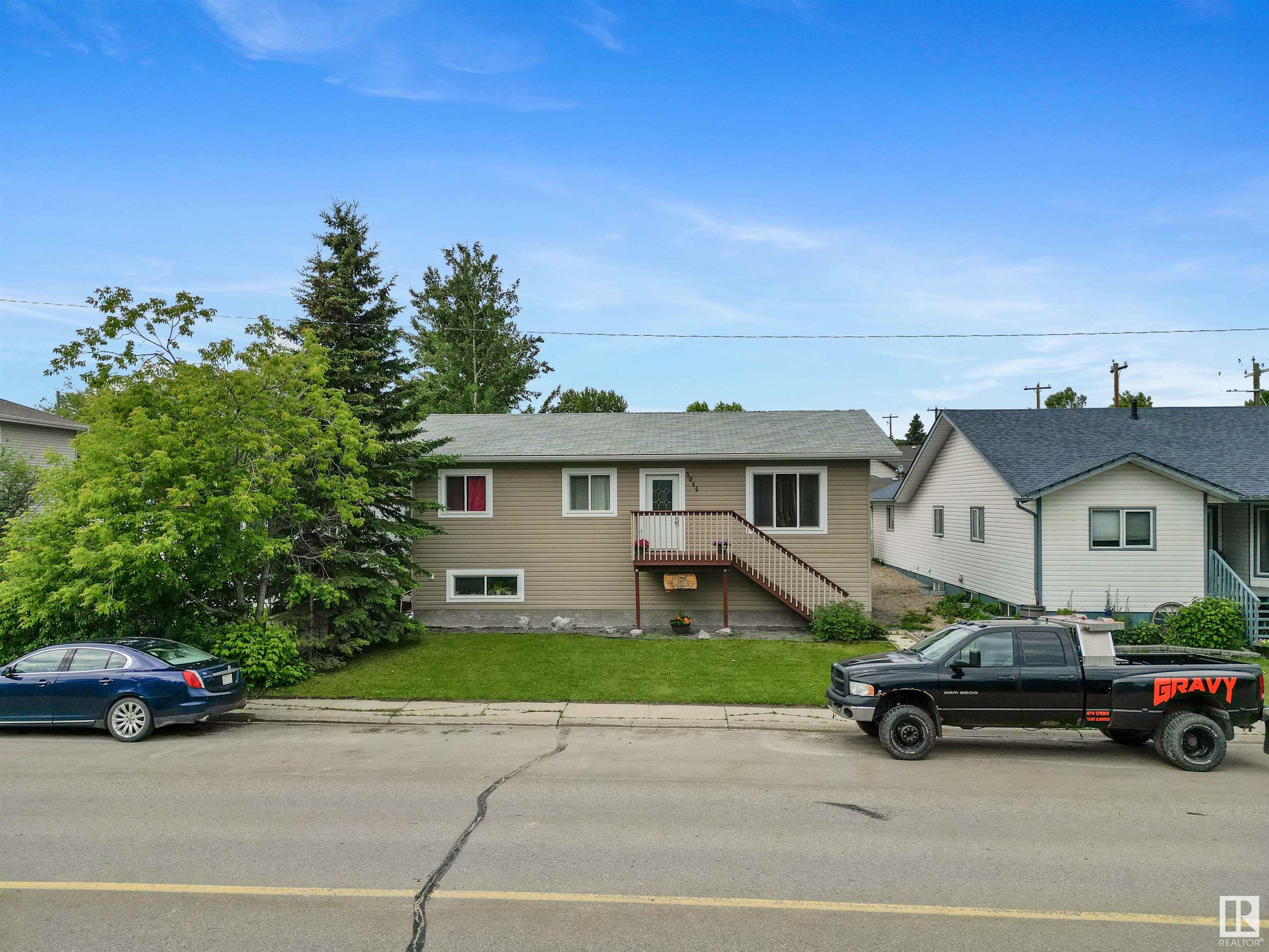 Photo de la propriété: 5044 43 Street AB T7A 1B8