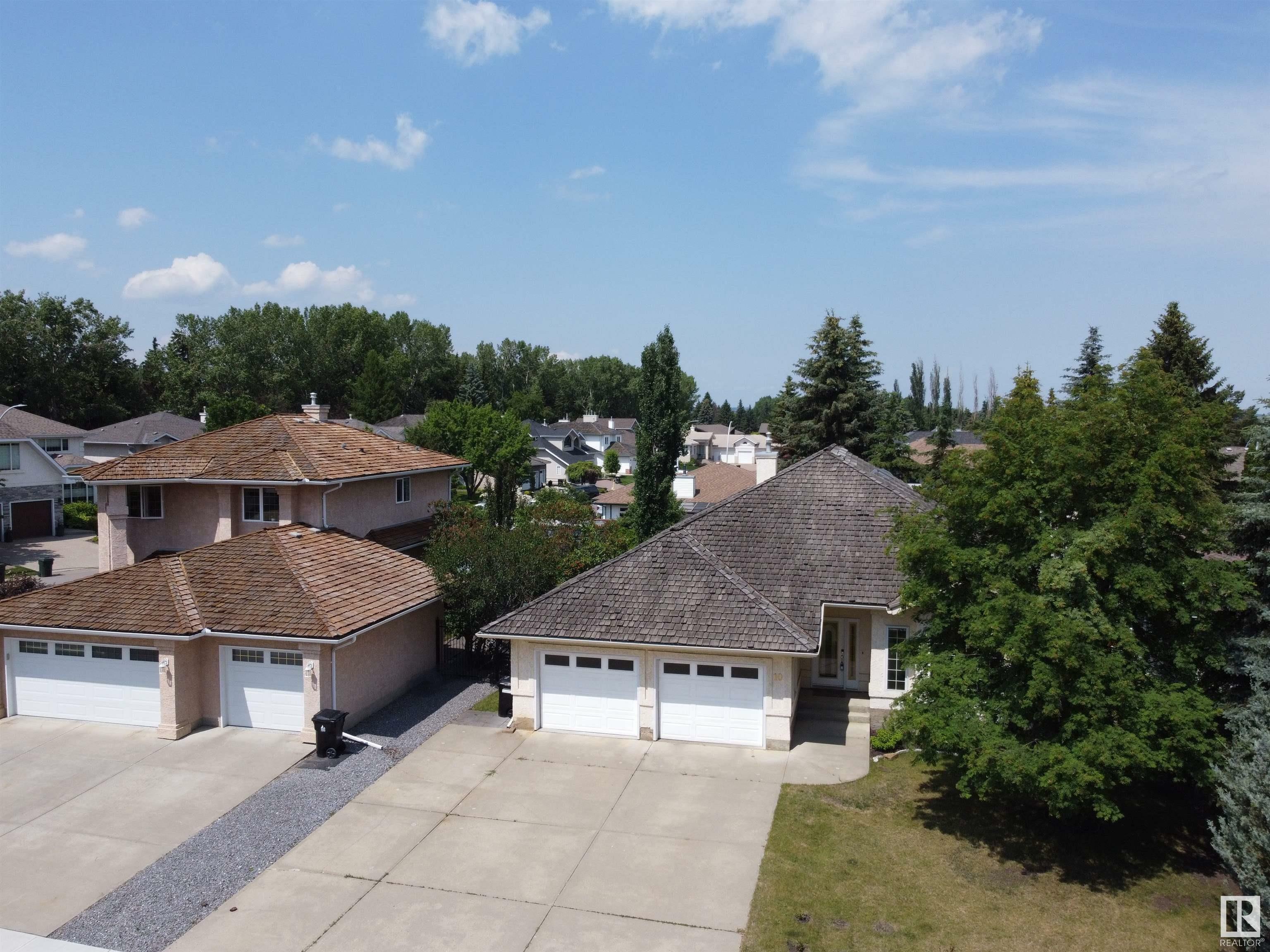 Property Photo: 10 Stoneshire Manor AB T7X 3E3