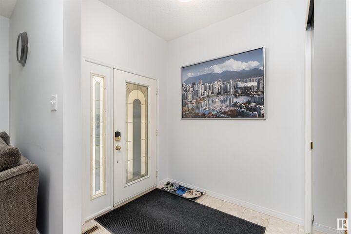 Property Photo: 10 Stoneshire Manor AB T7X 3E3