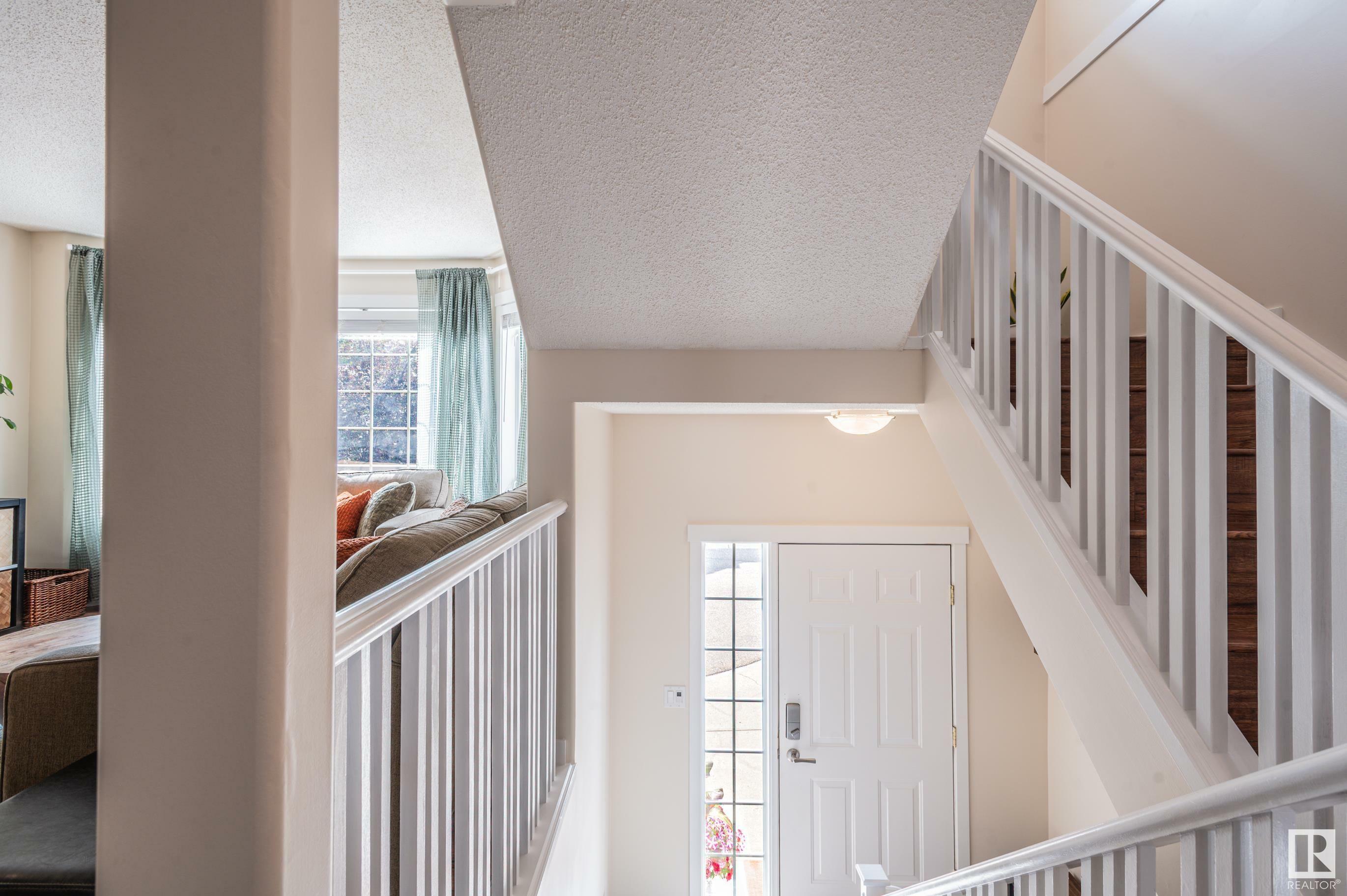 Photo de la propriété: 1237 Carter Crest Road NW 29 AB T6R 2R2