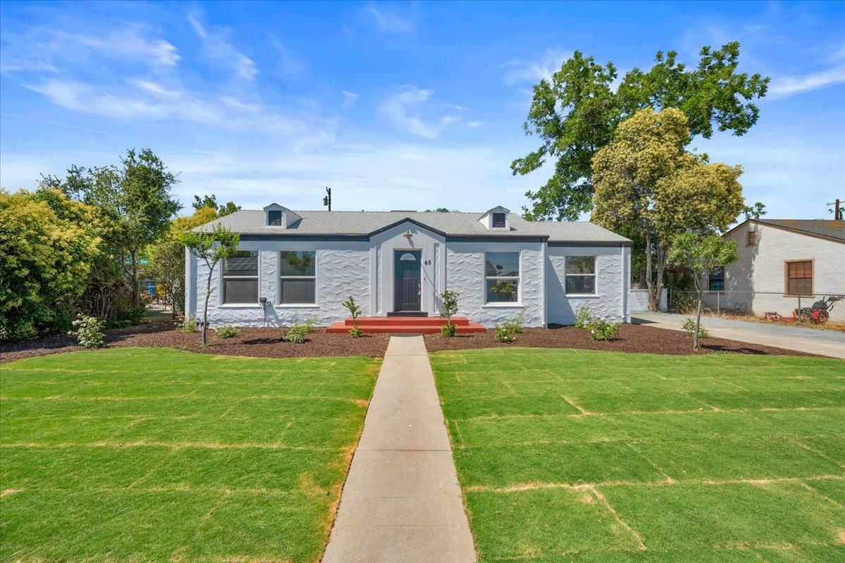 Property Photo:  45 E Sussex Way  CA 93704 