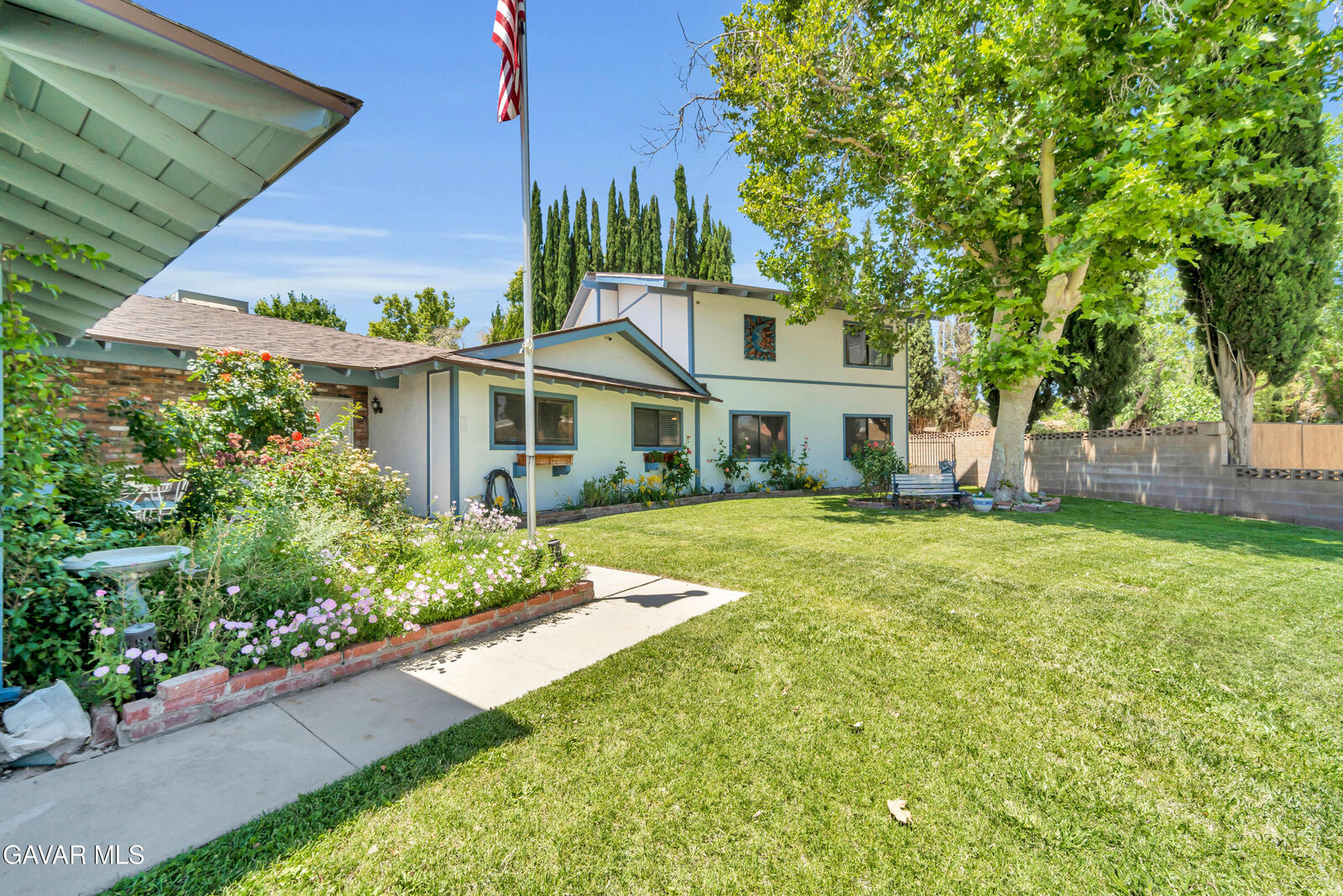 Property Photo:  2528 Key Court  CA 93536 