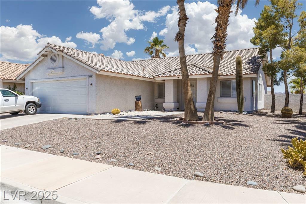 Property Photo: 998 Hunters Run Drive NV 89002