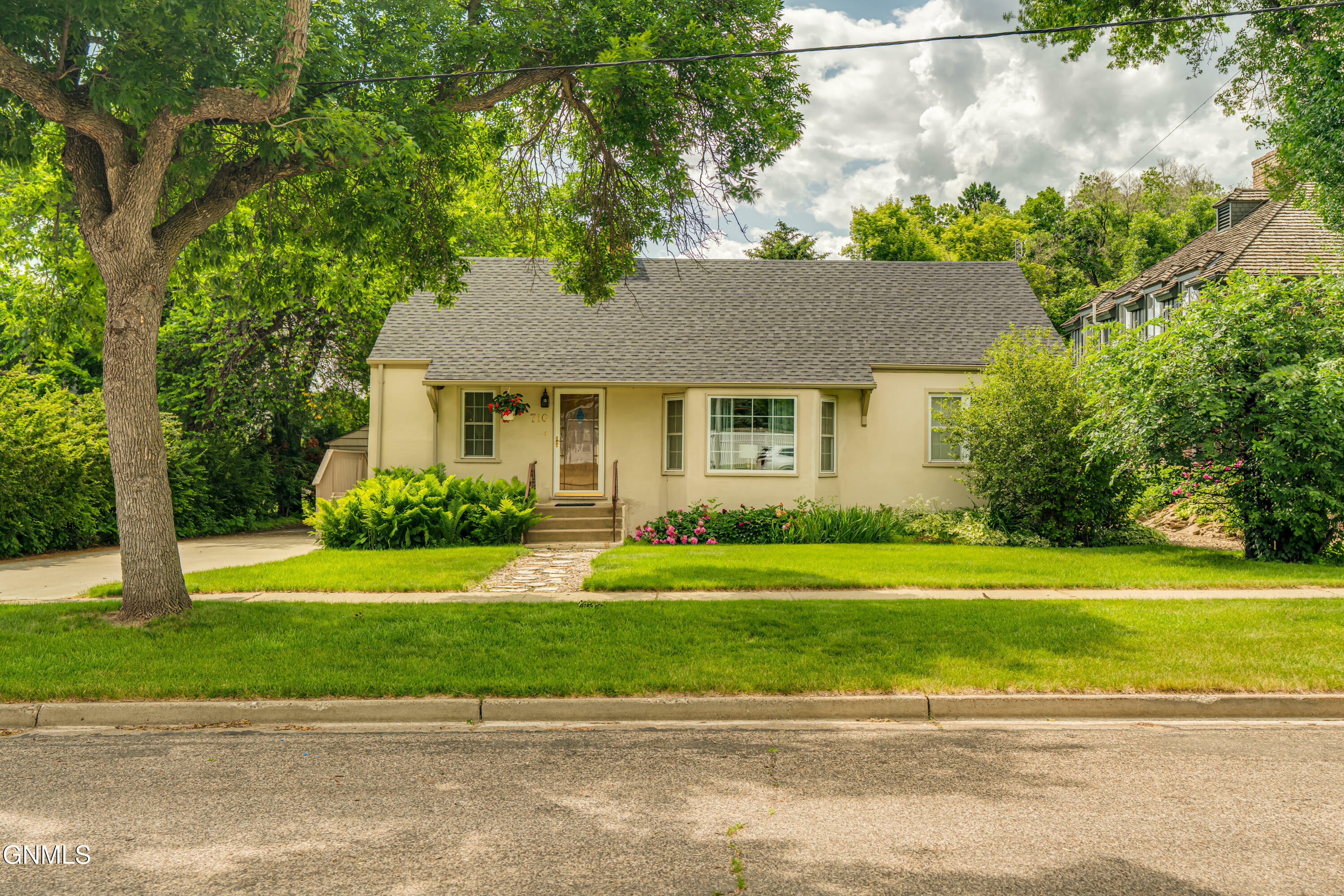 Property Photo: 710 N Bell Street ND 58501