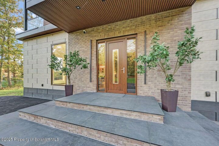 Property Photo: 130 Laurelbrook Drive PA 18602