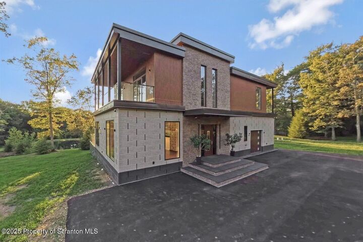 Property Photo: 130 Laurelbrook Drive PA 18602