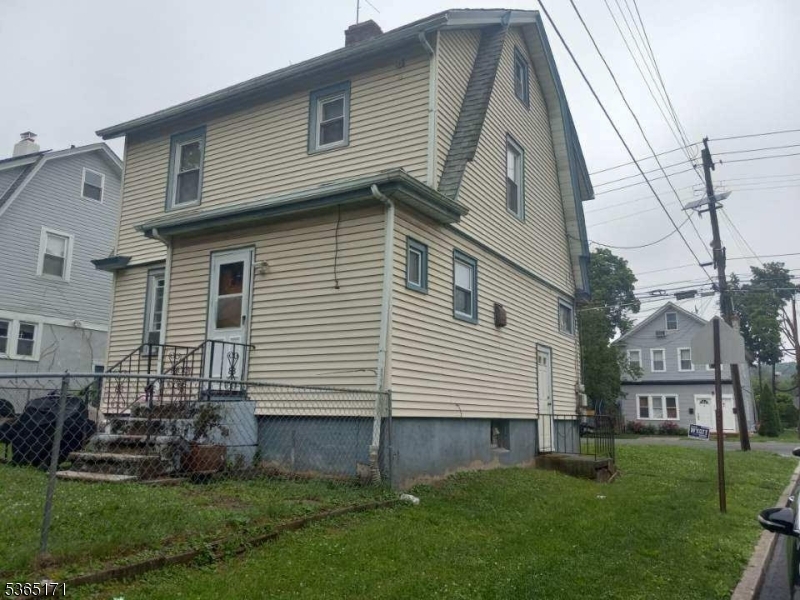 Property Photo:  1368 E 2nd St  NJ 07062 