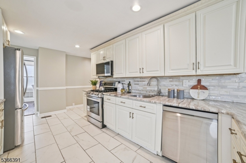 Property Photo: 980 Moessner Ave NJ 07083