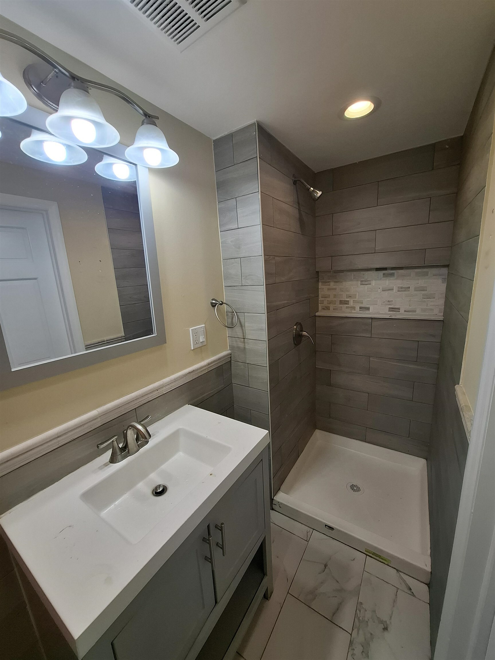 Property Photo:  333 Pacific Ave 1  NJ 07304 