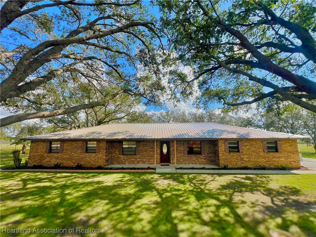 301 S Wells Avenue  Avon Park FL 33825 photo