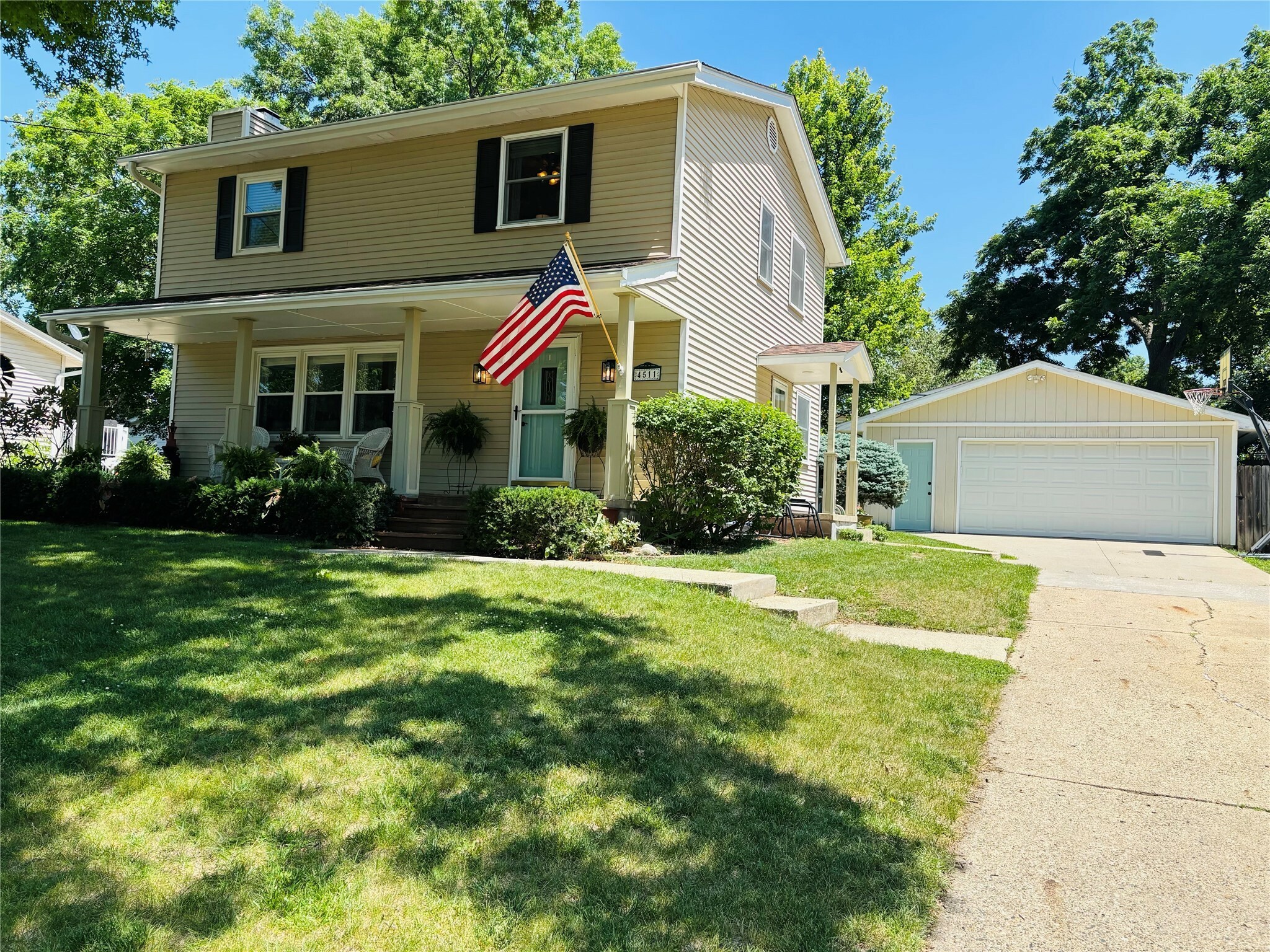 Property Photo: 4511 66th Street IA 50322
