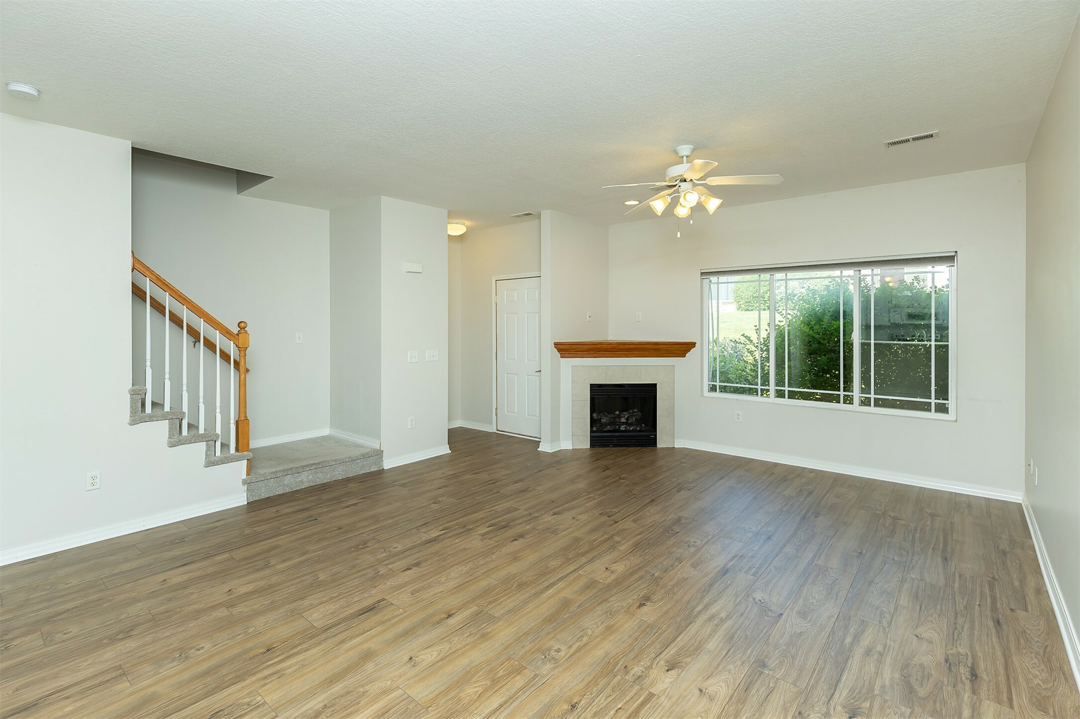 Property Photo: 2240 Hart Avenue 4 IA 50320