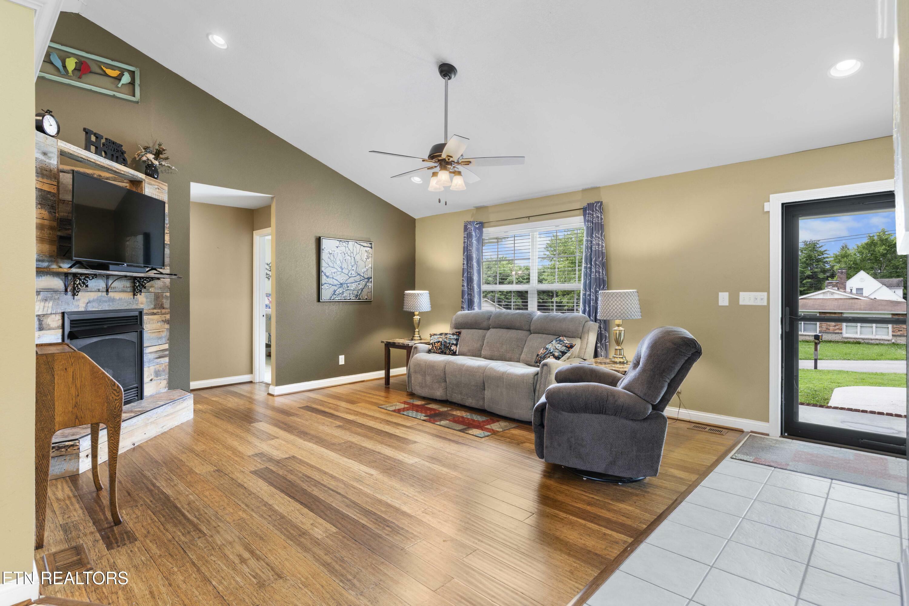 Property Photo: 327 S Fowler St TN 37716