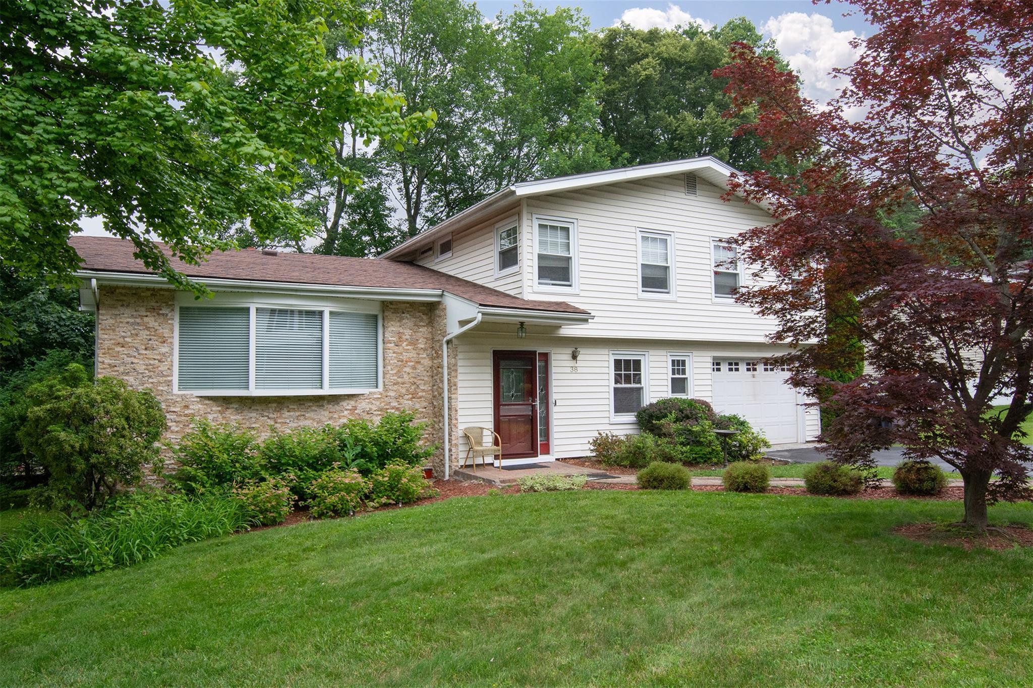 Property Photo:  38 Balmoral Crescent  NY 10607 