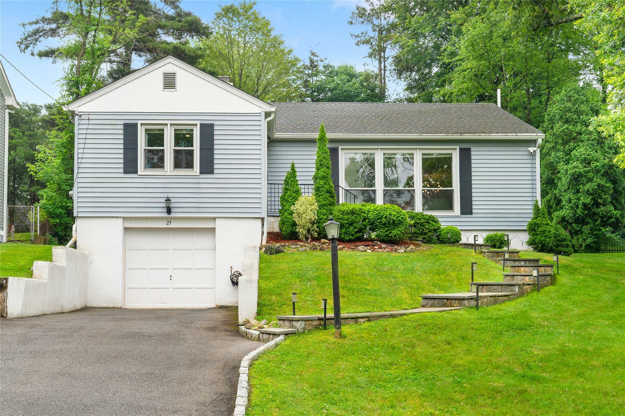 Property Photo:  23 Tewkesbury Road  NY 10583 