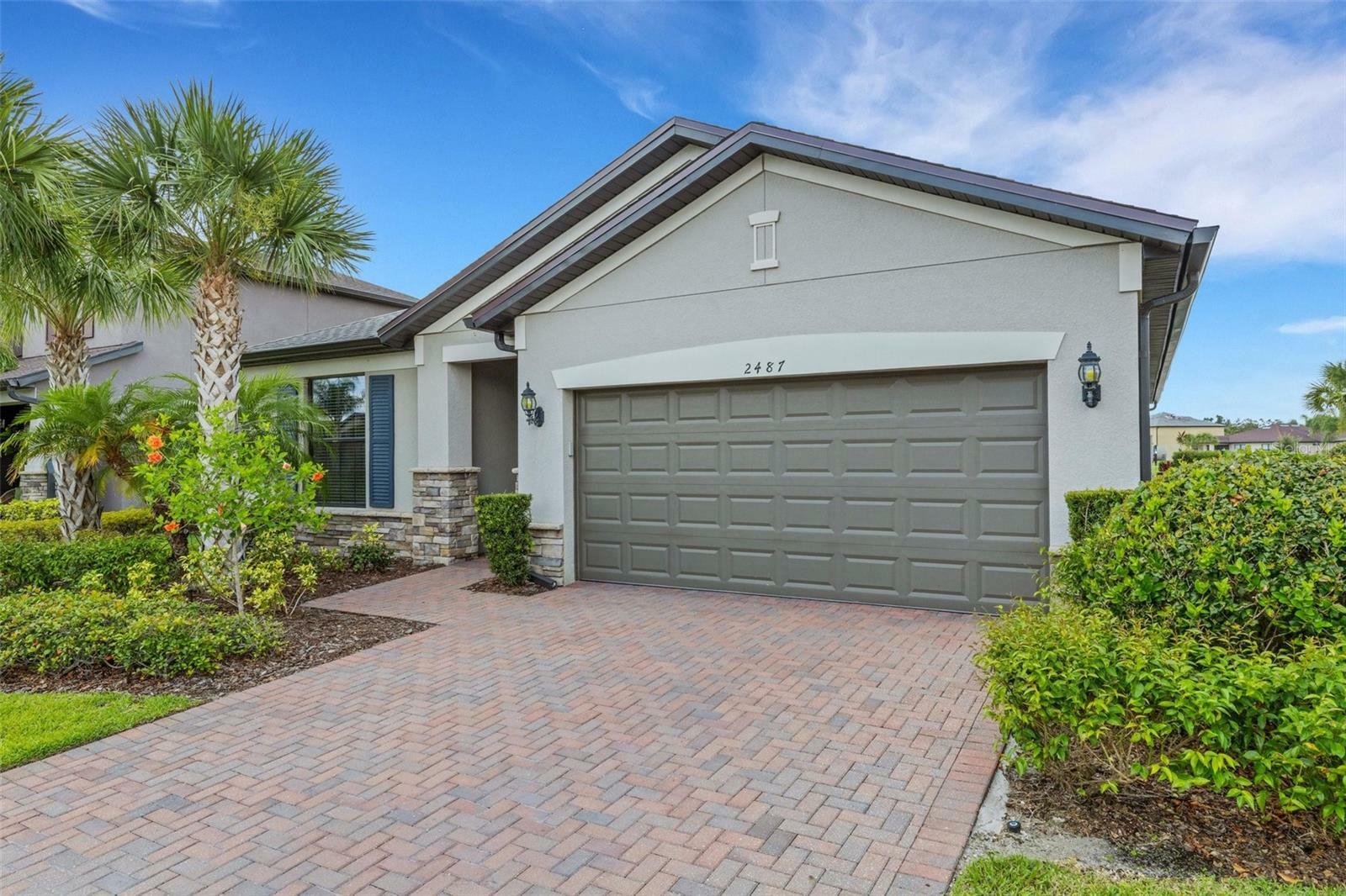 Property Photo: 2487 Marton Oak Boulevard FL 34289