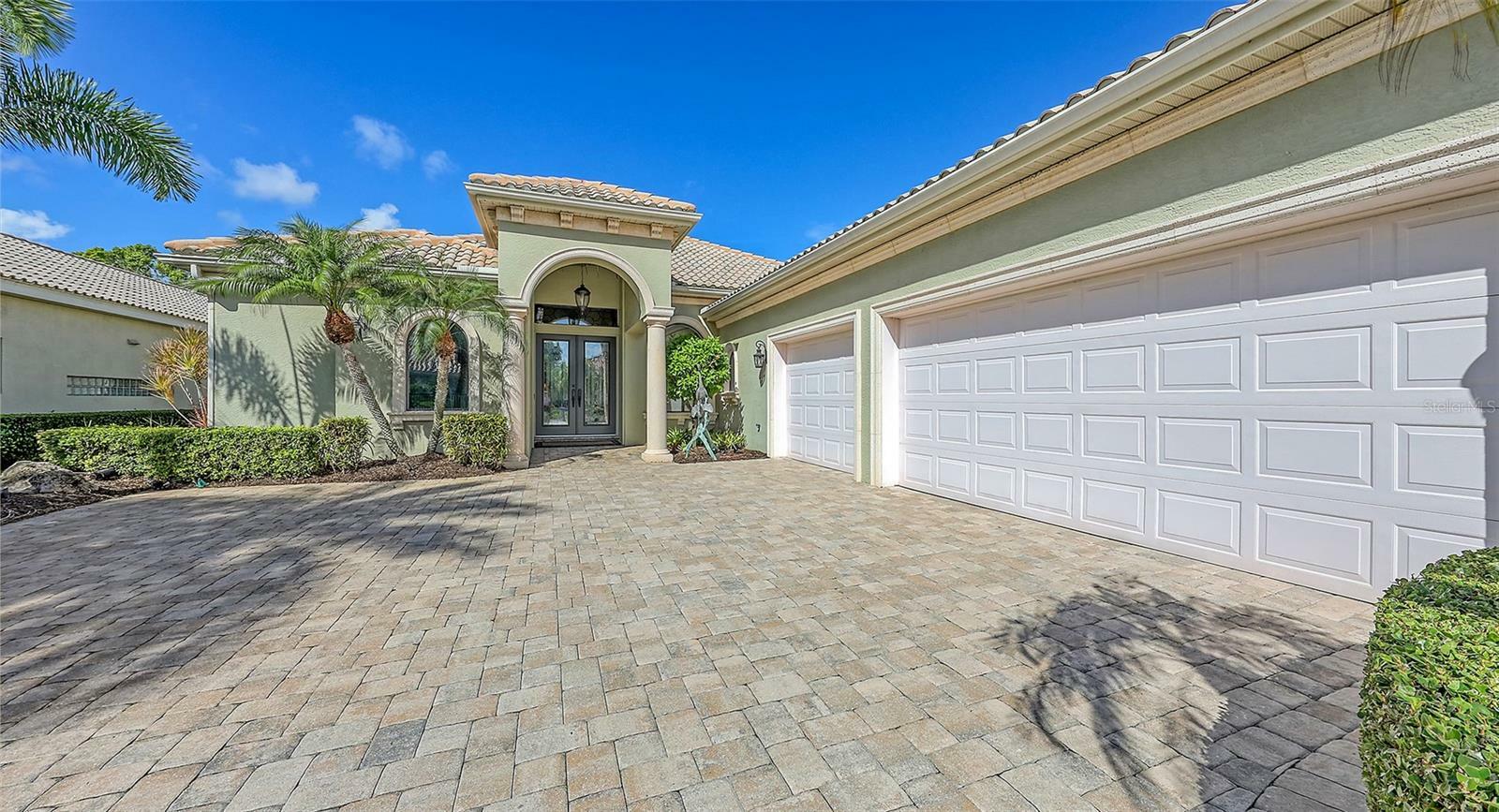 Property Photo: 8832 Enclave Court FL 34238
