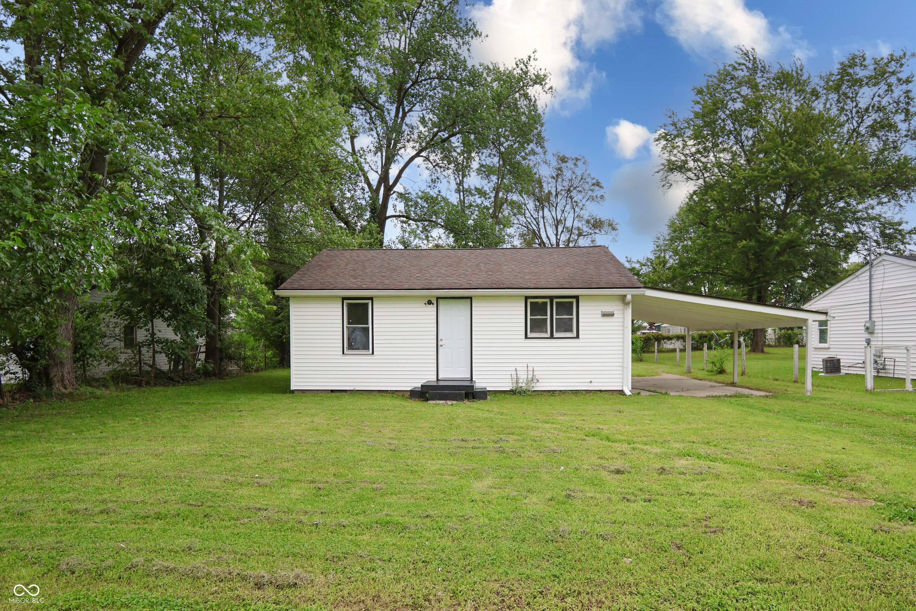 Property Photo: 523 Patterson Road IN 47203