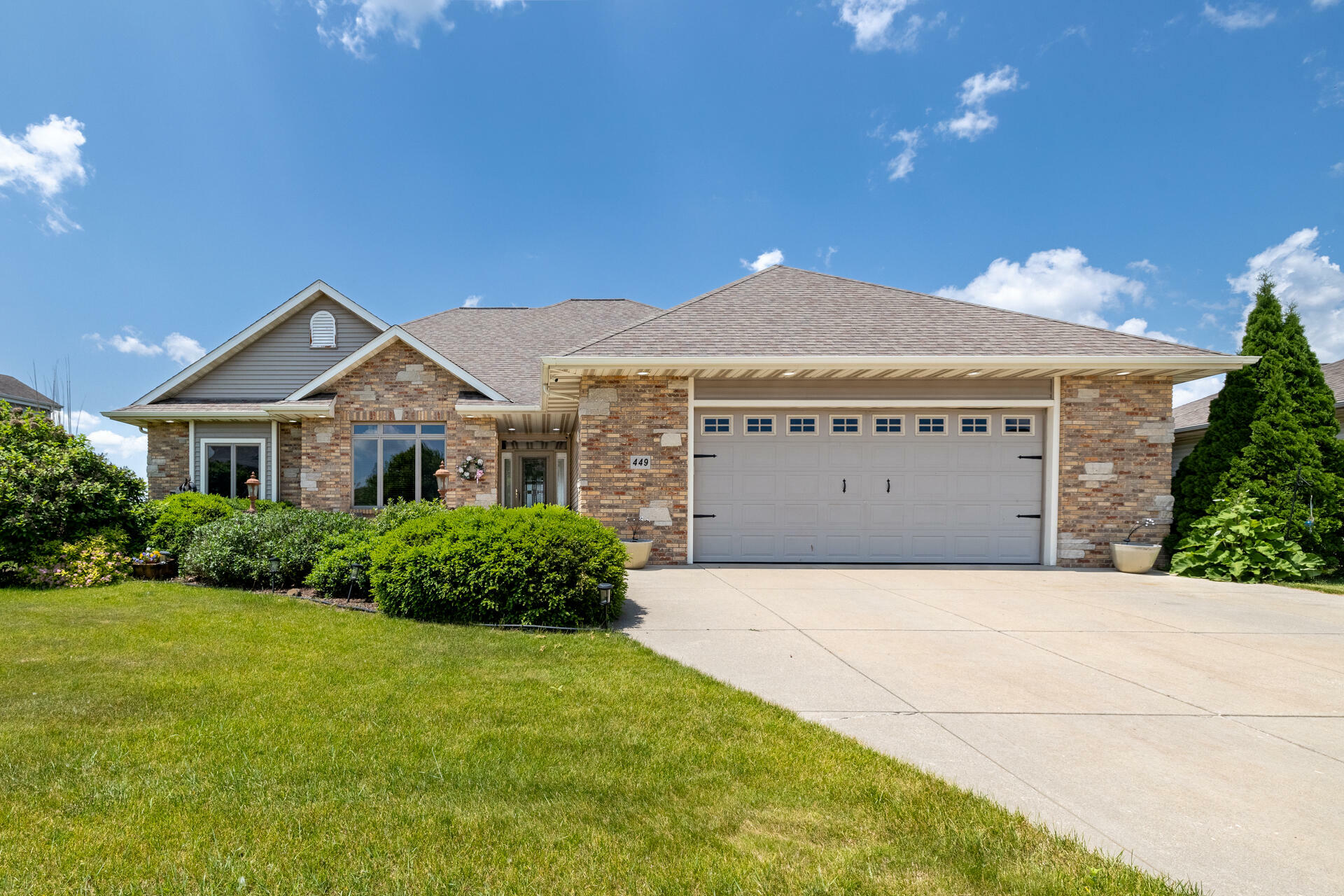 Property Photo:  449 Tahoe Ln  WI 53027 