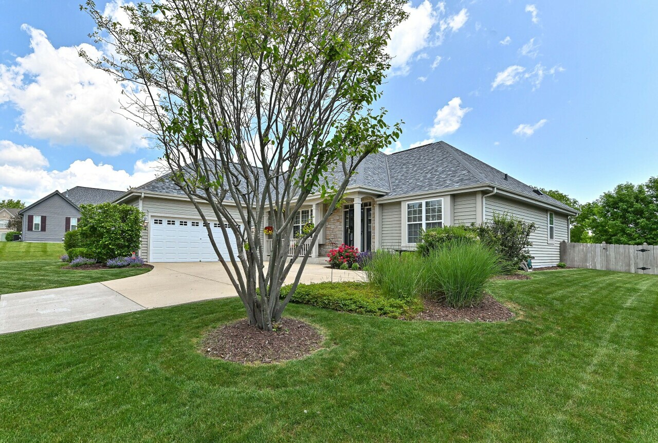 Property Photo:  10356 S Rosemont Ln  WI 53154 
