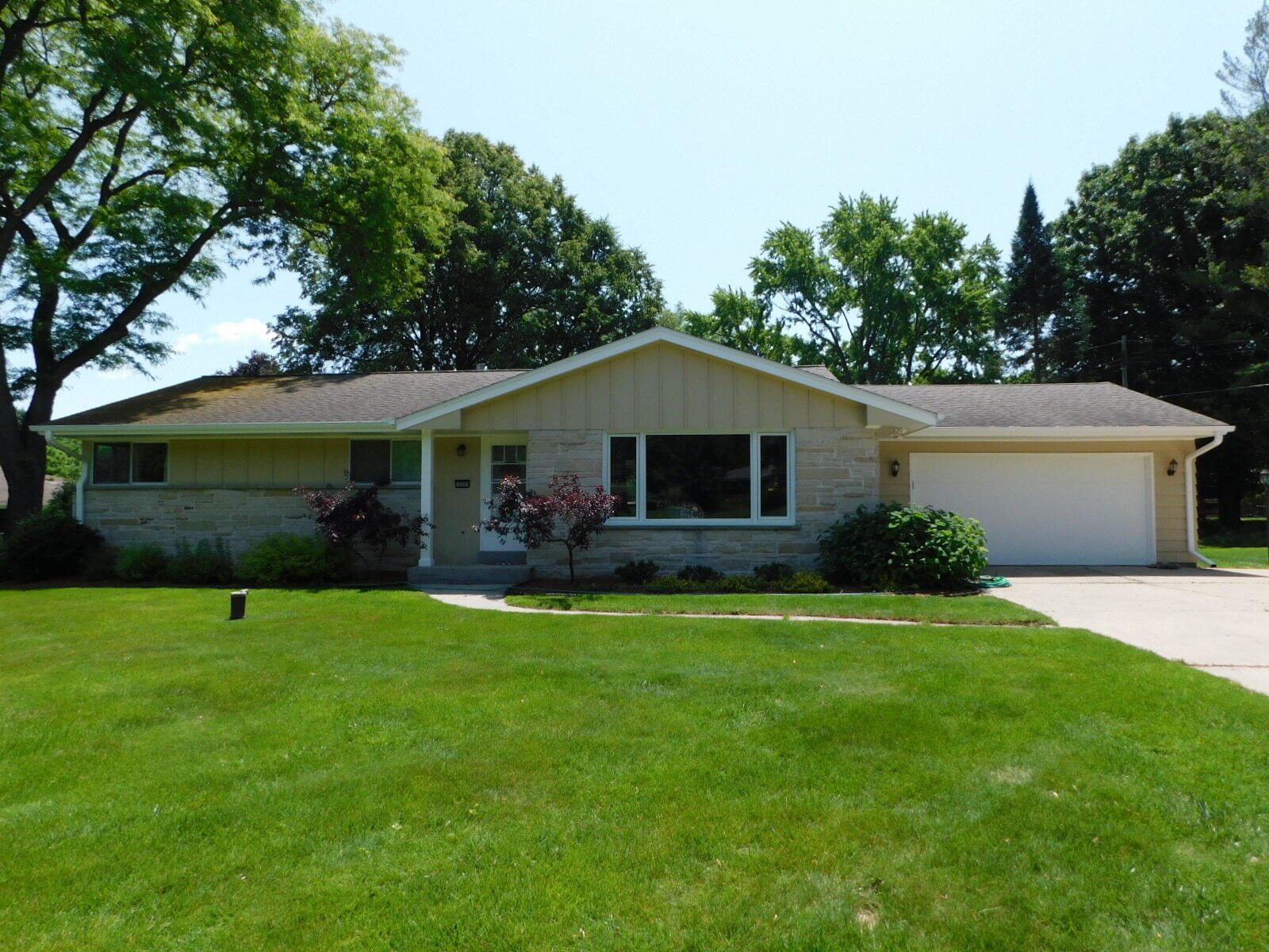 16305 Coronado Ct  Brookfield WI 53005 photo