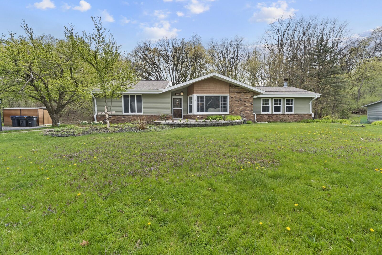 Property Photo: 611 Mount Snowdon Rd WI 53183