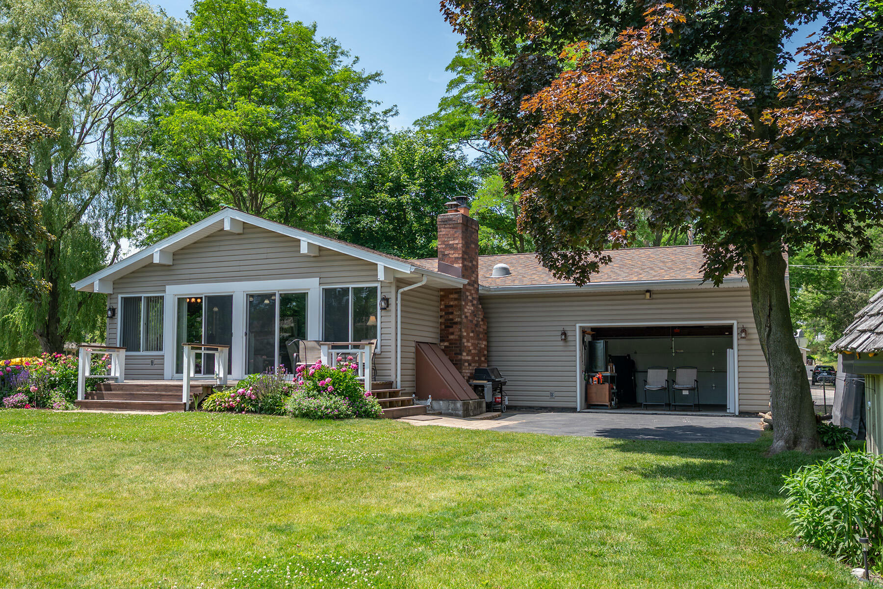 Property Photo:  299 Shore Dr  WI 53156 