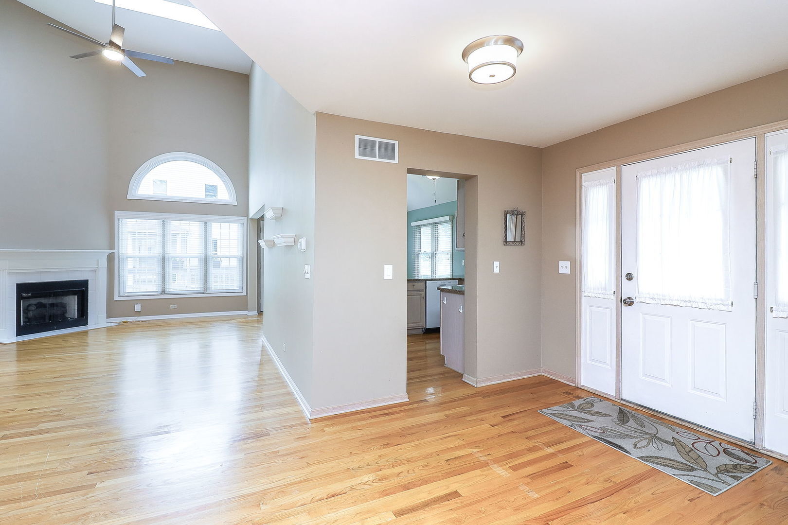 Property Photo:  2007 Thornwood Circle  IL 60174 