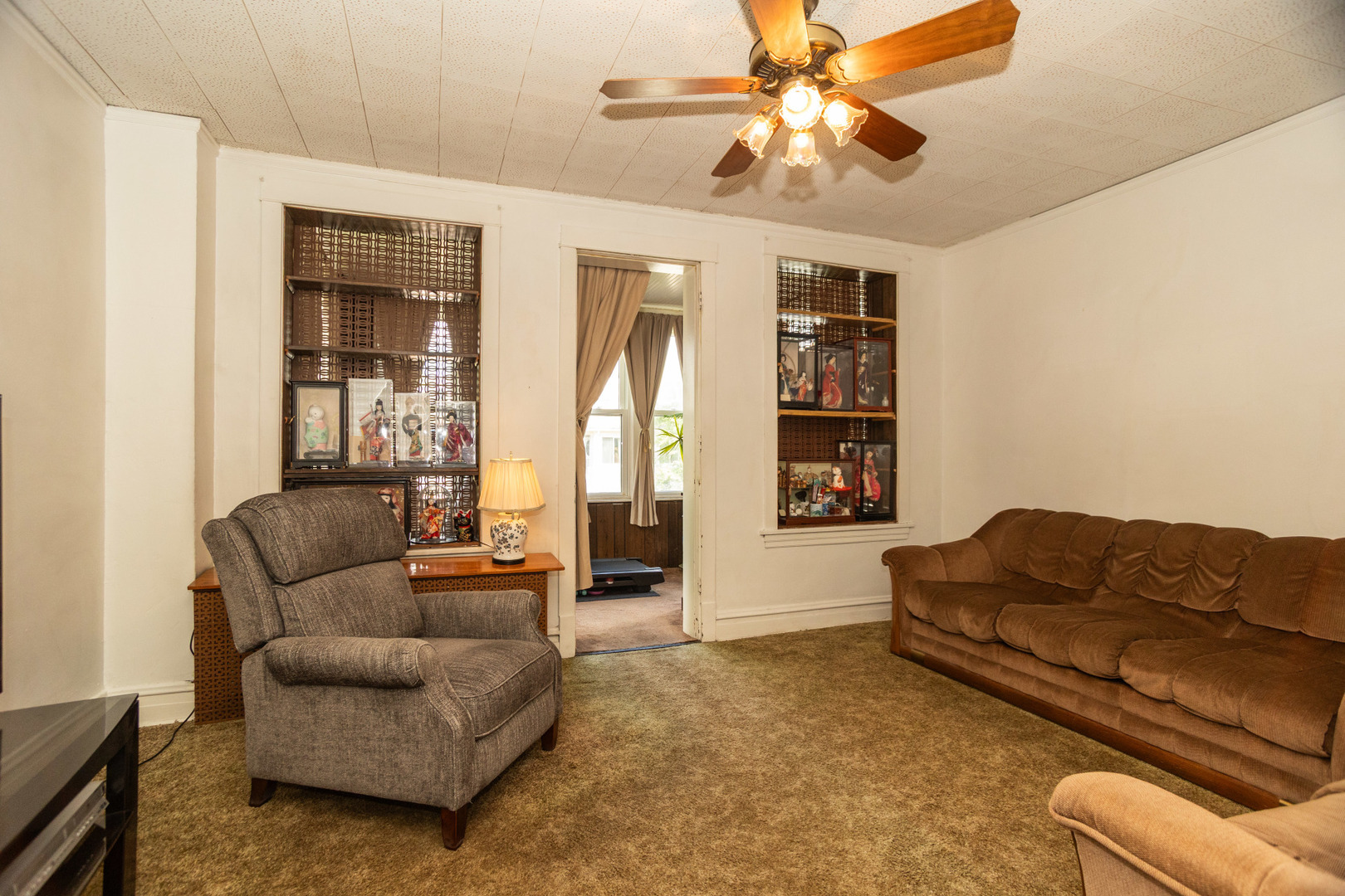 Property Photo: 5028 N Sawyer Avenue IL 60625