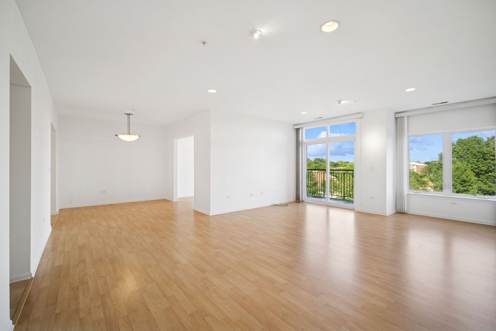 Property Photo: 820 Weidner Road 405 IL 60089