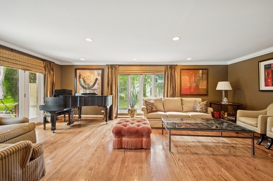 Property Photo: 2143 Tennyson Lane IL 60035