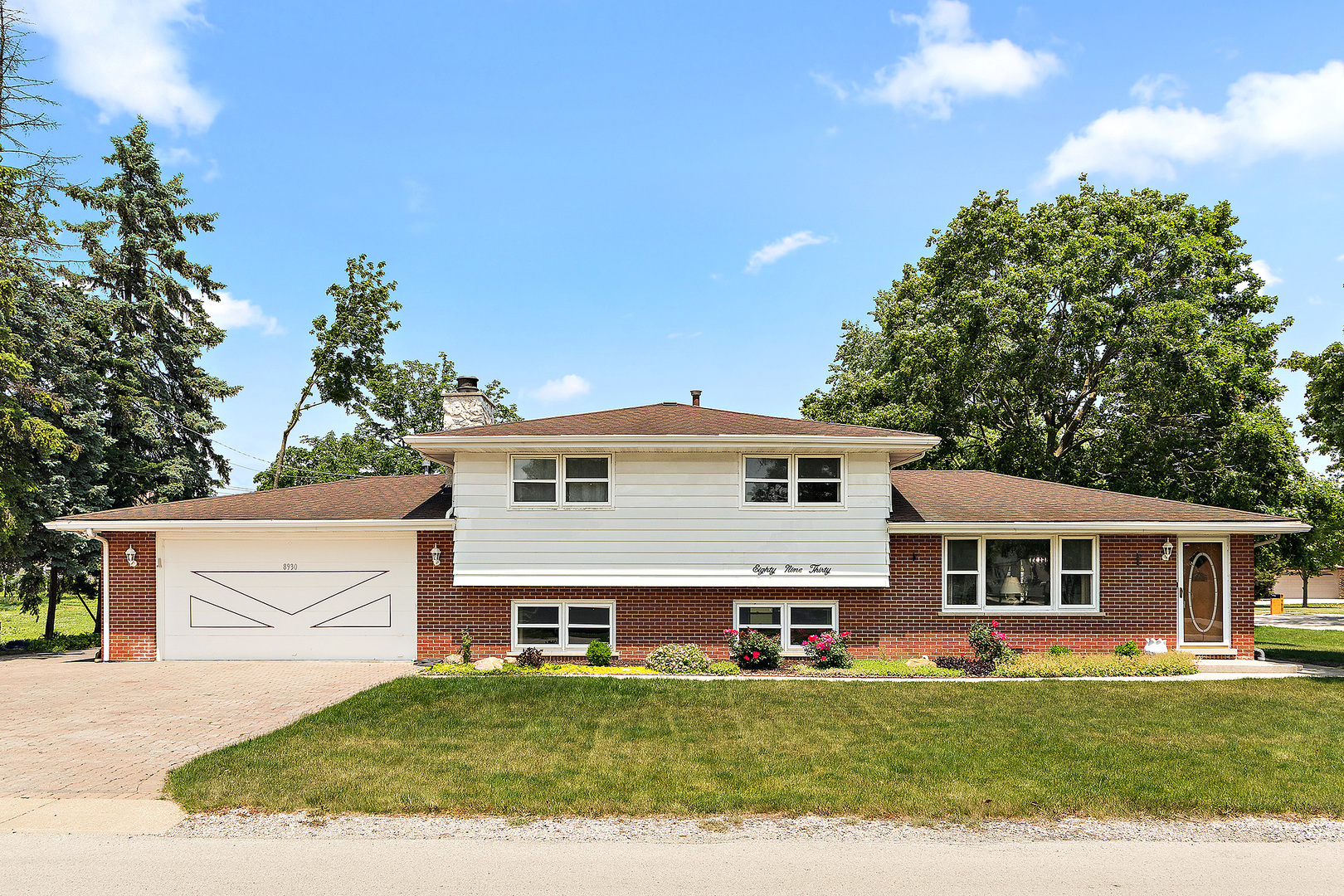 Property Photo: 8930 W 76th Place IL 60458