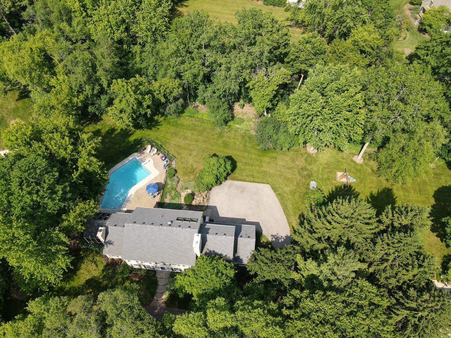 Property Photo: 8 Stone Ridge Drive IL 60010